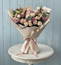 Букет цветов из:  Розы и Лизиантусы в Санчурске