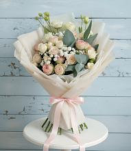 Букет цветов из:  Розы и Лизиантусы в Санчурске