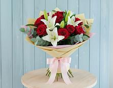 Букет цветов из:  Лилии и Розы в Санчурске