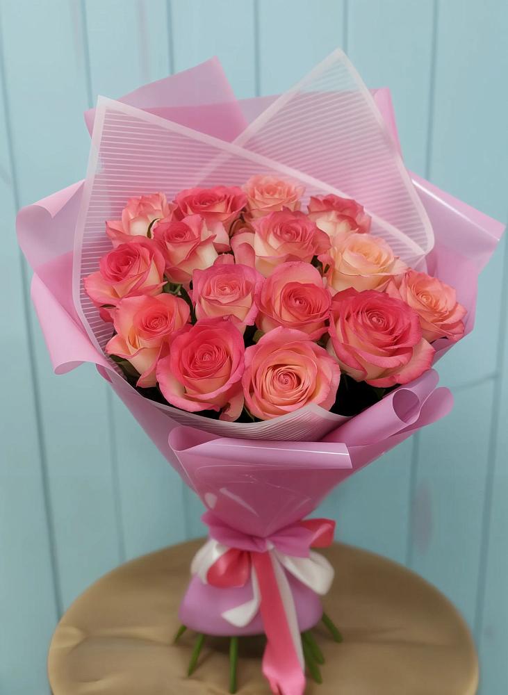 Букет 15 Розовых роз Равель в Санчурске