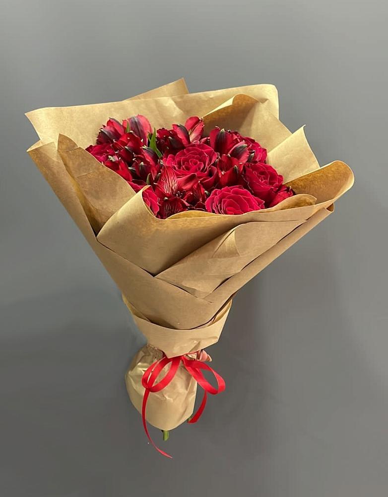 Букет цветов из: Альстромерии и Розы в Санчурске