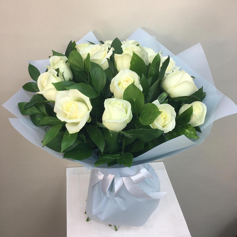 Букет 15 Белых роз Проуд в Санчурске