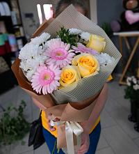 Букет цветов из:  Герберы, Розы и Хризантемы в Санчурске