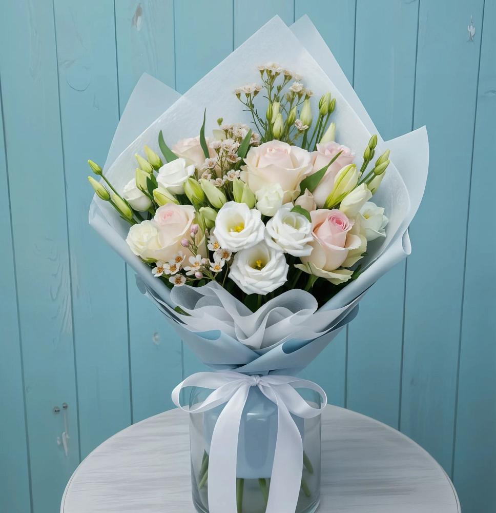 Букет цветов из: Розы и Лизиантусы в Санчурске