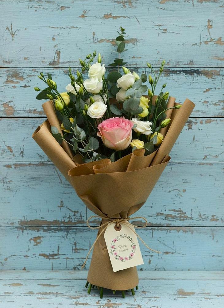 Букет цветов из: Розы и Лизиантусы в Санчурске