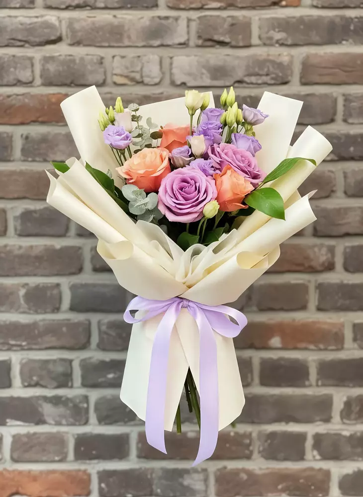 Букет цветов из: Лизиантусы и Розы в Санчурске