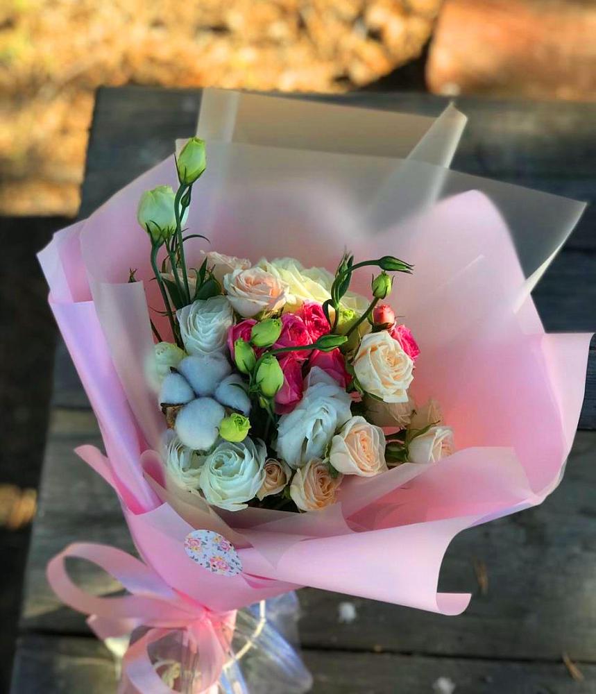 Букет цветов из: Розы и Лизиантусы в Санчурске