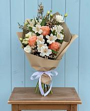 Букет цветов из:  Альстромерии, Лизиантусы, Розы и Хризантемы #REPLACE_PRED# Санчурске