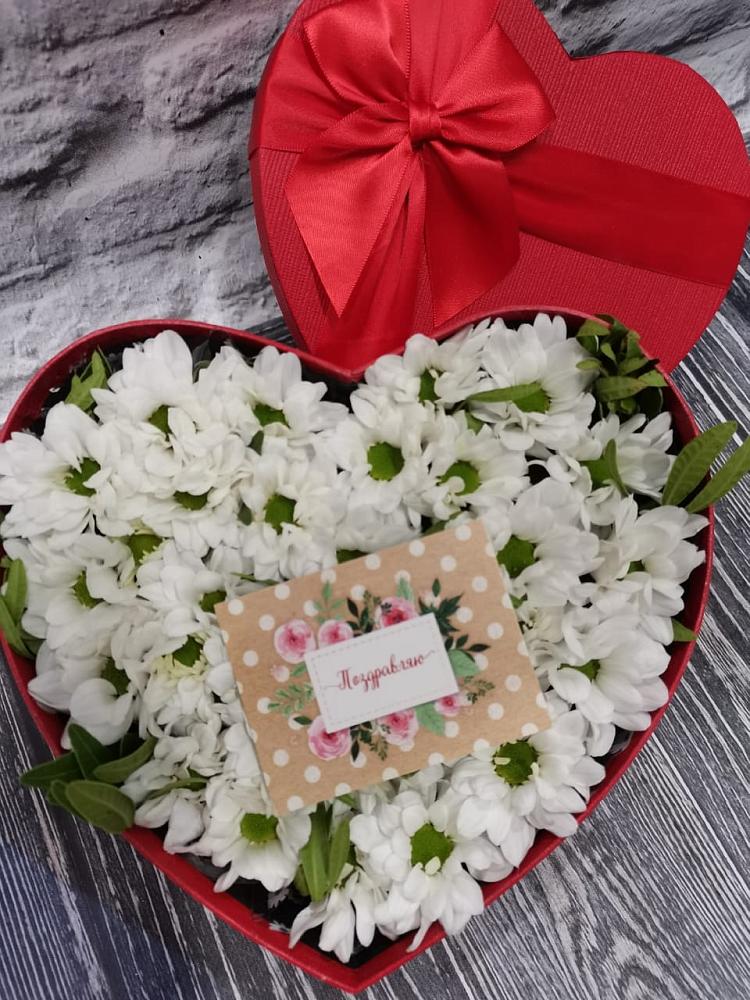 Цветочная композиция из Хризантемы в виде сердца в Санчурске