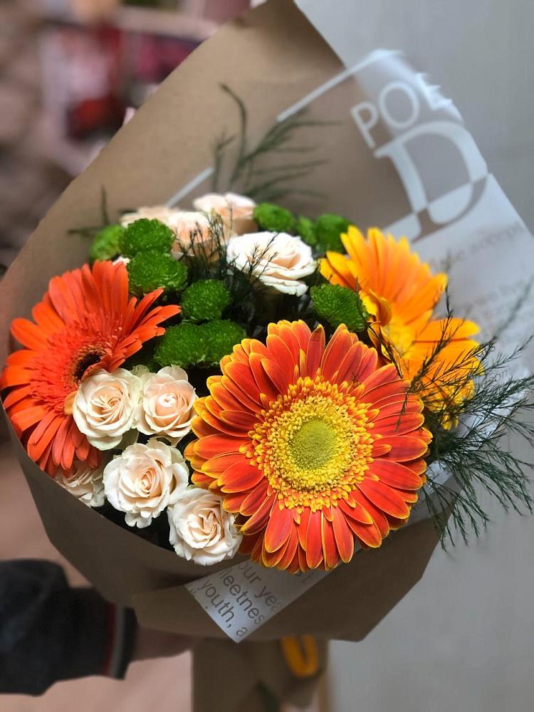 Букет цветов из: Герберы, Хризантемы и Розы в Санчурске