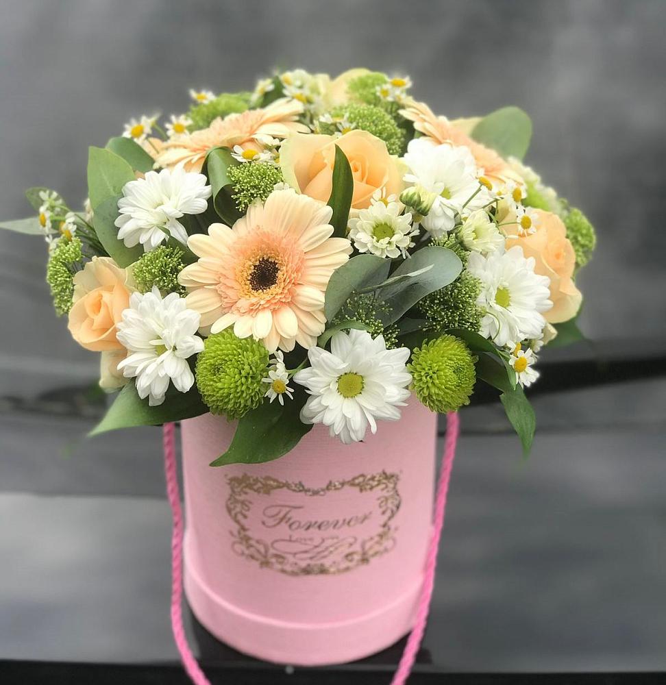 Цветочная композиция из Розы, Герберы и Хризантемы в шляпной коробке в Санчурске