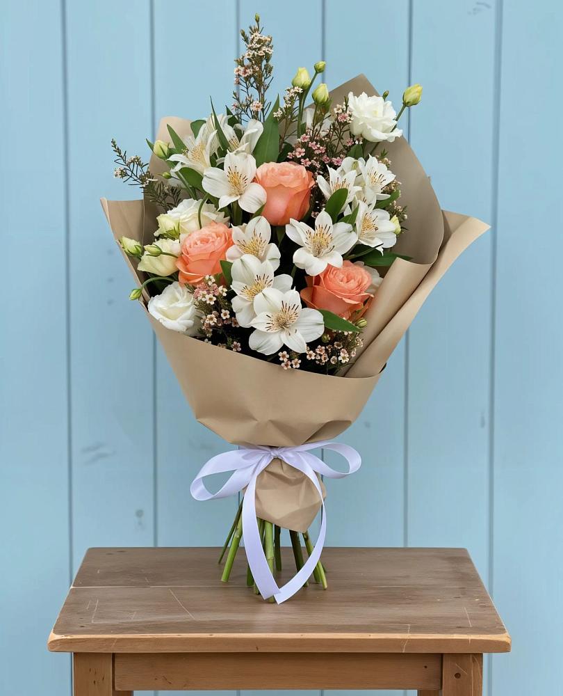 Букет цветов из: Альстромерии, Лизиантусы, Розы и Хризантемы в Санчурске