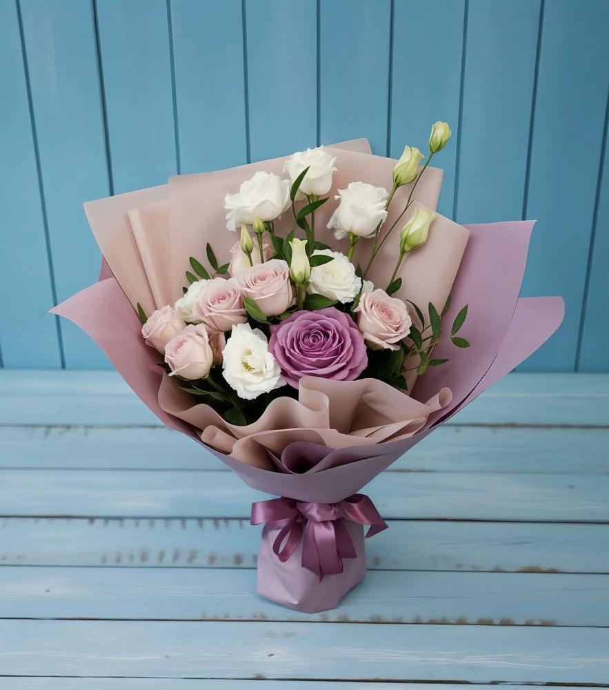 Букет цветов из: Розы и Лизиантусы в Санчурске